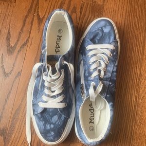 Mudd sneakers with zipper detail